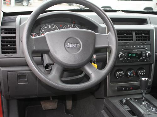 Jeep Liberty 2010 photo 1