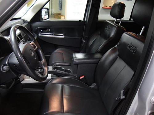 Jeep Liberty 2010 photo 4