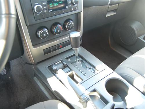 Jeep Liberty 2010 photo 3