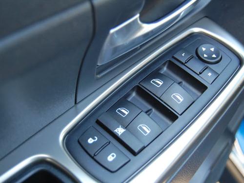 Jeep Liberty 2010 photo 4