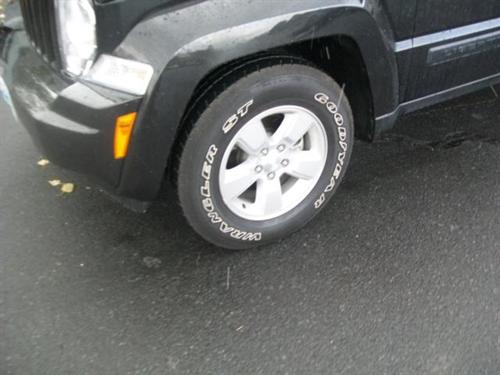 Jeep Liberty 2010 photo 2