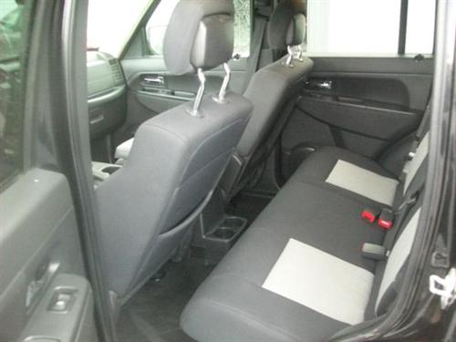 Jeep Liberty 2010 photo 3