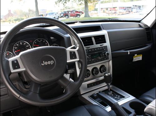Jeep Liberty 2010 photo 2