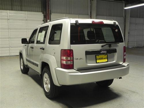 Jeep Liberty 2010 photo 2