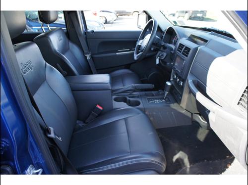 Jeep Liberty 2010 photo 2