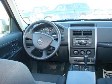 Jeep Liberty 2010 photo 2