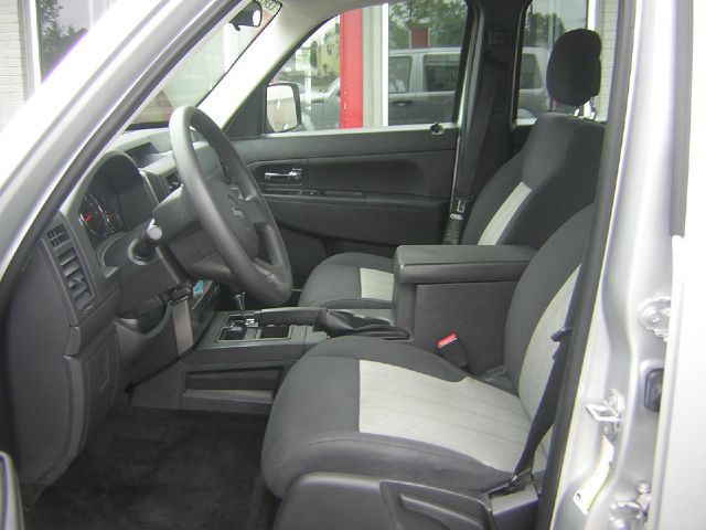 Jeep Liberty 2010 photo 4