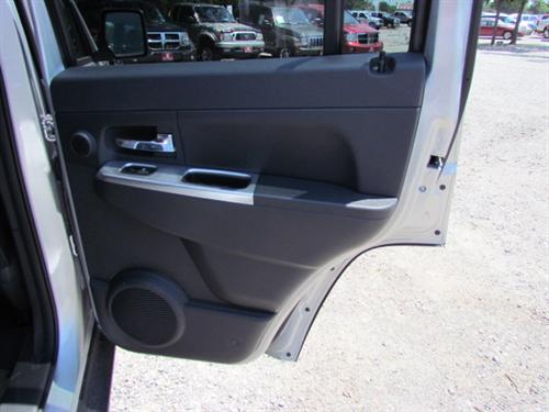 Jeep Liberty 2010 photo 3