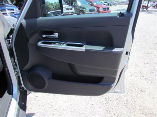 Jeep Liberty 2010 photo 4