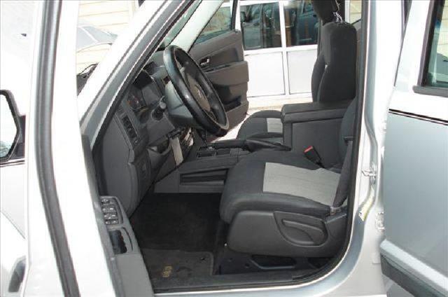 Jeep Liberty 2010 photo 11