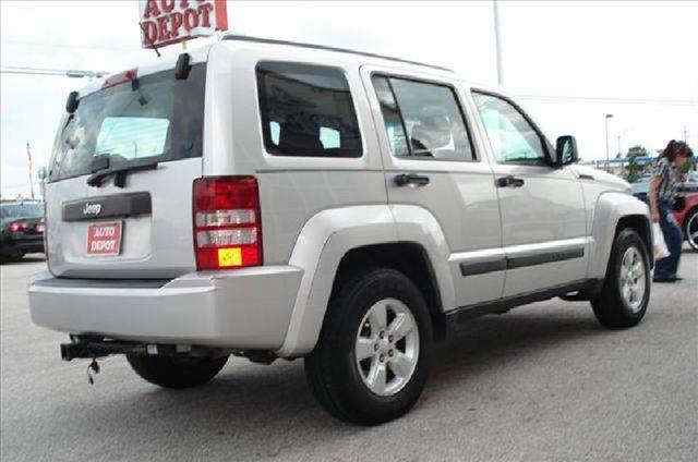 Jeep Liberty 2010 photo 6