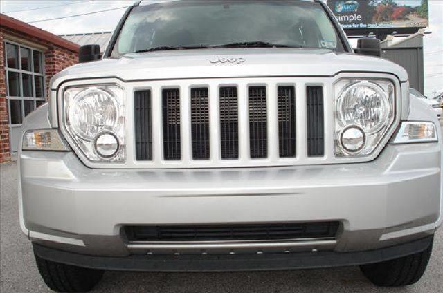 Jeep Liberty 2010 photo 7