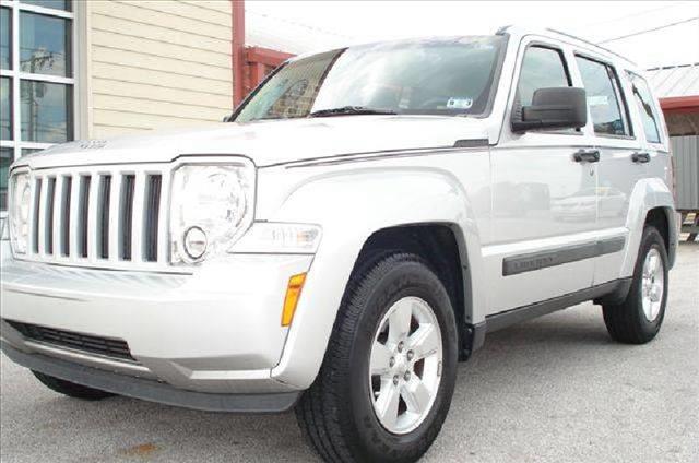Jeep Liberty 2010 photo 8