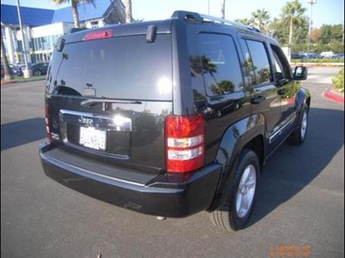 Jeep Liberty 2010 photo 3