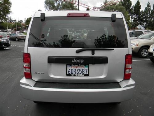 Jeep Liberty 2010 photo 4
