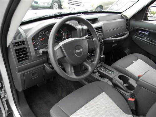 Jeep Liberty 2010 photo 5