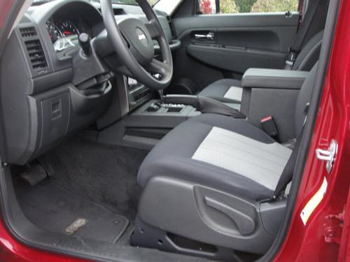 Jeep Liberty 2010 photo 2