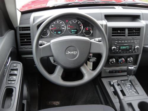 Jeep Liberty 2010 photo 3