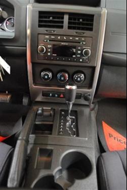 Jeep Liberty 2010 photo 4