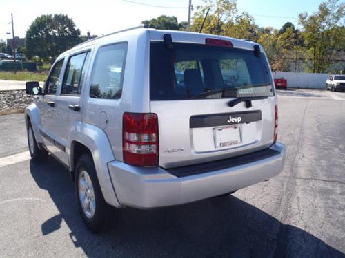 Jeep Liberty 2010 photo 2