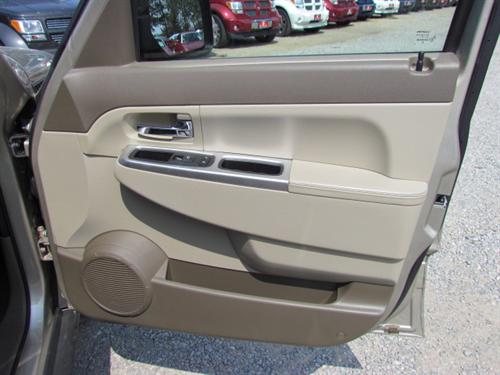 Jeep Liberty 2010 photo 1