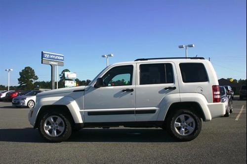 Jeep Liberty 2010 photo 2