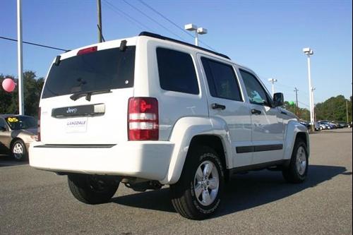 Jeep Liberty 2010 photo 4