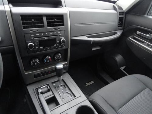 Jeep Liberty 2010 photo 3