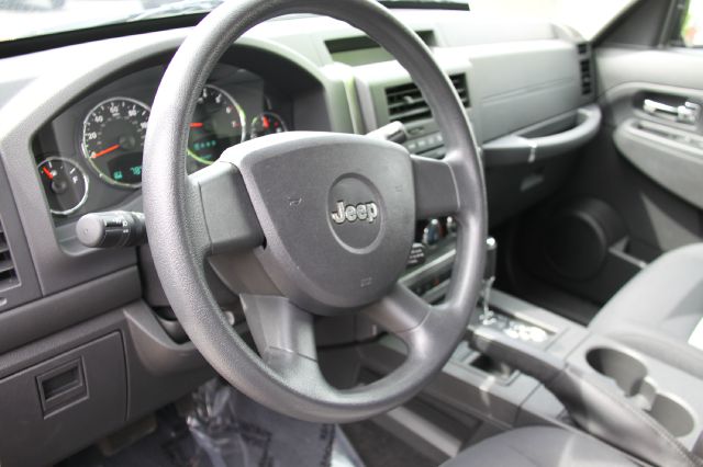 Jeep Liberty 2010 photo 18