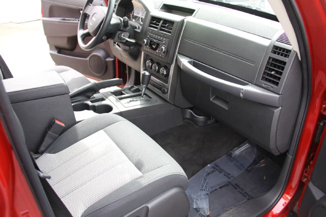 Jeep Liberty 2010 photo 20