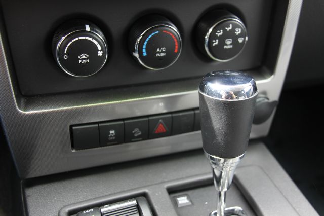 Jeep Liberty 2010 photo 32