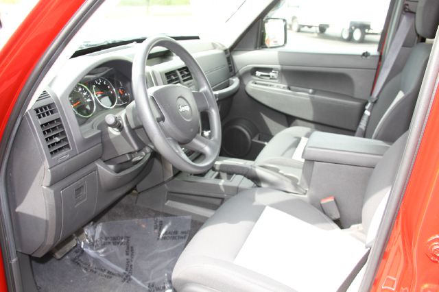 Jeep Liberty 2010 photo 36