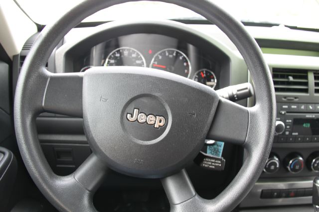 Jeep Liberty 2010 photo 5
