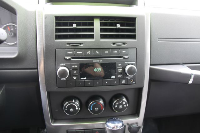 Jeep Liberty 2010 photo 9