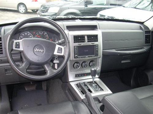 Jeep Liberty 2010 photo 5