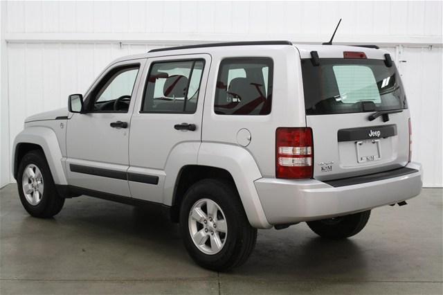 Jeep Liberty 2010 photo 2
