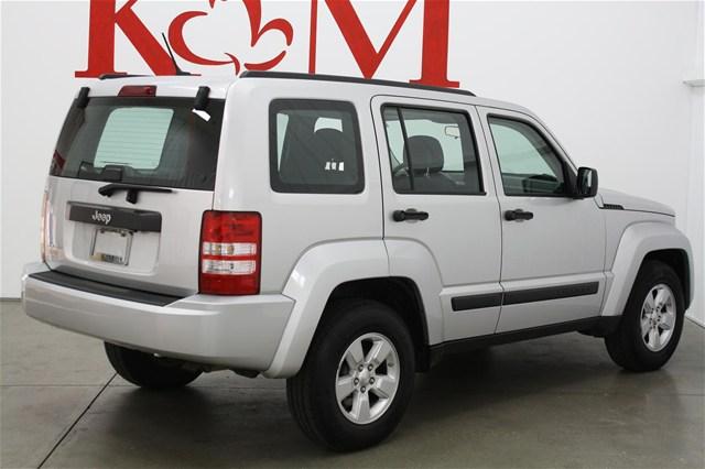 Jeep Liberty 2010 photo 4
