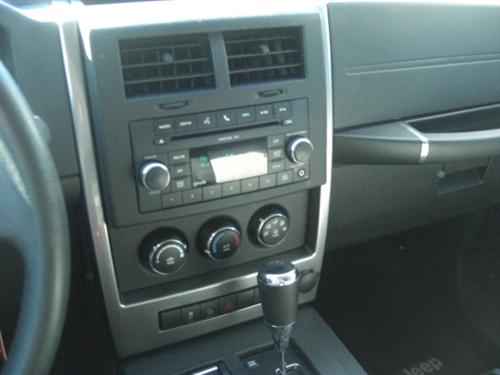 Jeep Liberty 2010 photo 1