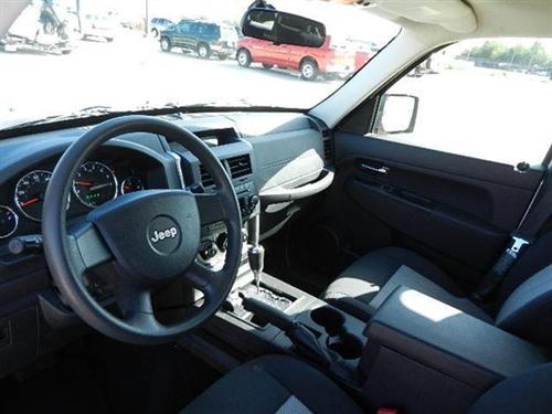 Jeep Liberty 2010 photo 1