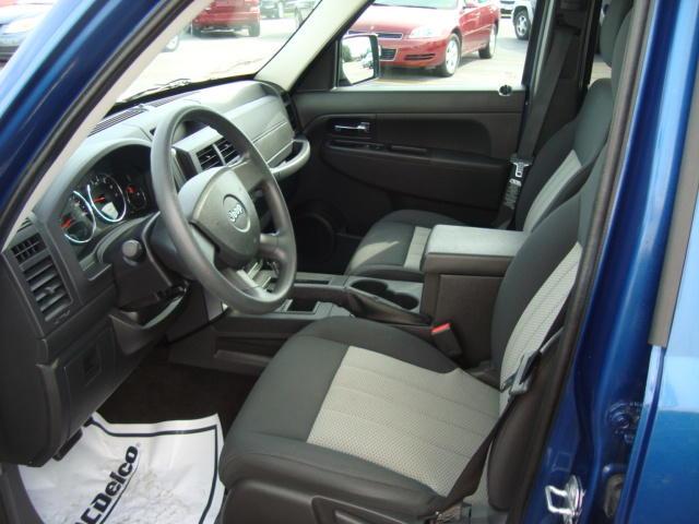 Jeep Liberty 2010 photo 5