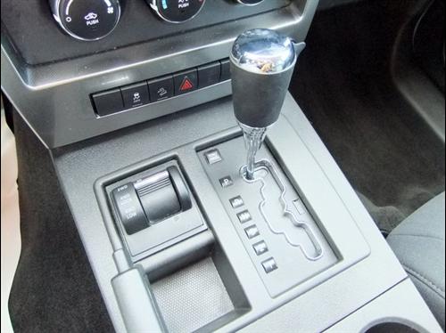 Jeep Liberty 2010 photo 2