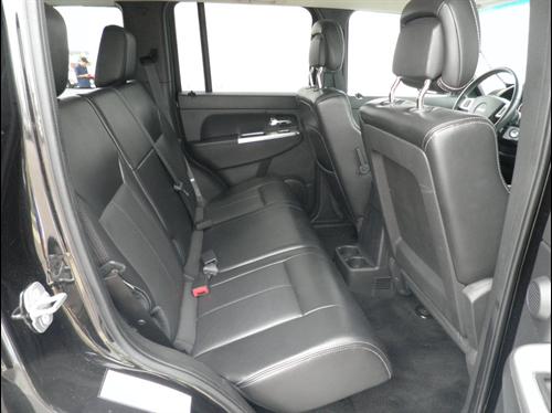 Jeep Liberty 2010 photo 2