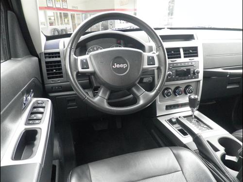 Jeep Liberty 2010 photo 3