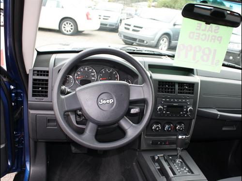 Jeep Liberty 2010 photo 3