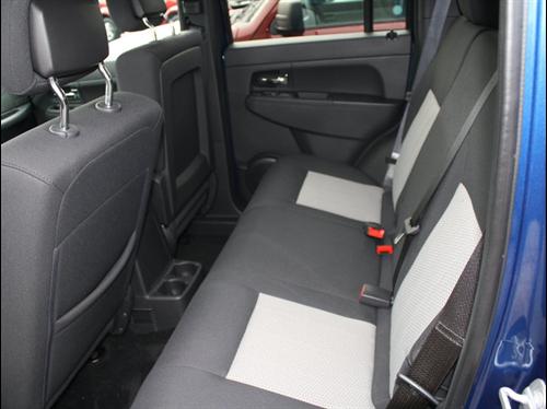 Jeep Liberty 2010 photo 4