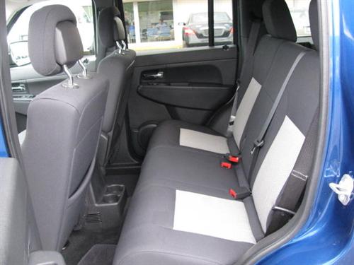 Jeep Liberty 2010 photo 2
