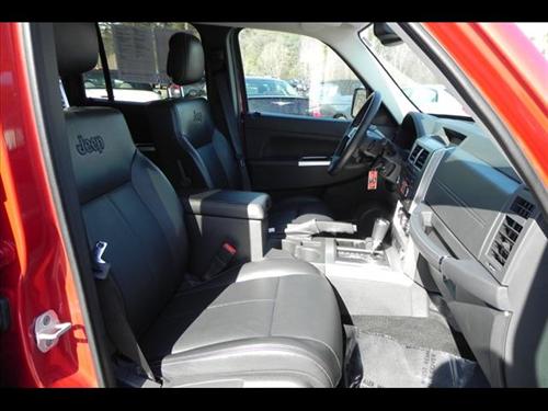 Jeep Liberty 2010 photo 4