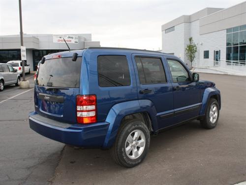 Jeep Liberty 2010 photo 2