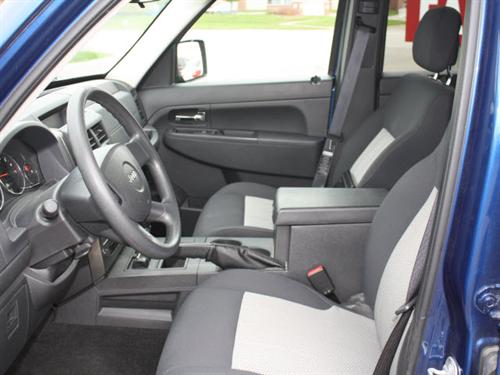 Jeep Liberty 2010 photo 4