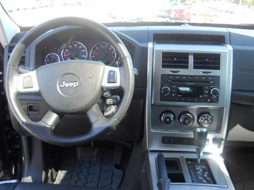 Jeep Liberty 2010 photo 1